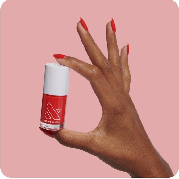 Olive & June ‘Kiss Cam’ Long Lasting Polish Perfect Red NEW - Picture 2 of 4